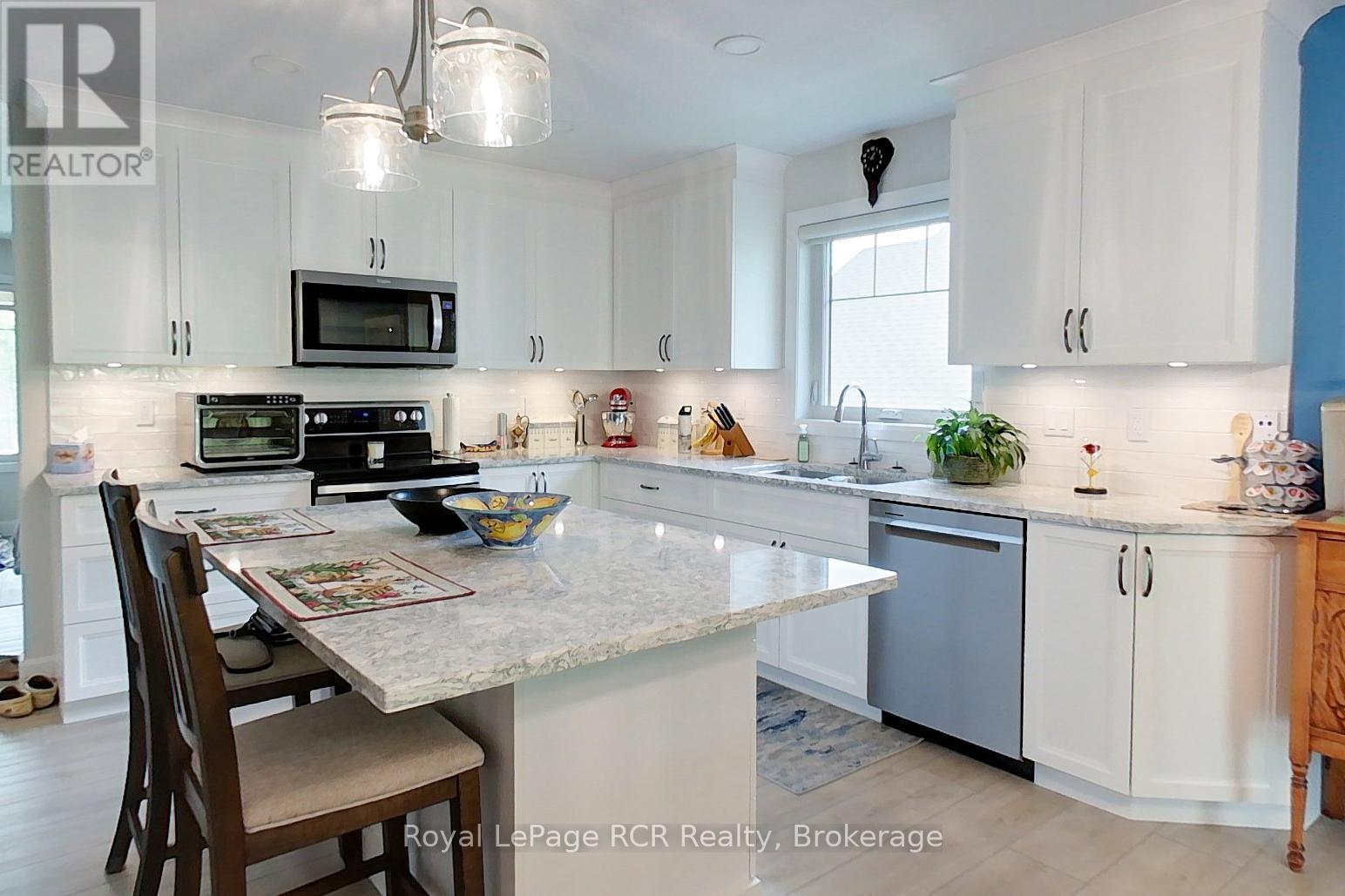 855 17TH STREET - 7