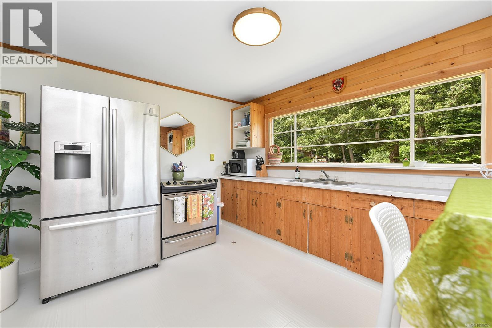  222 Skana Gate Road, Mayne Island