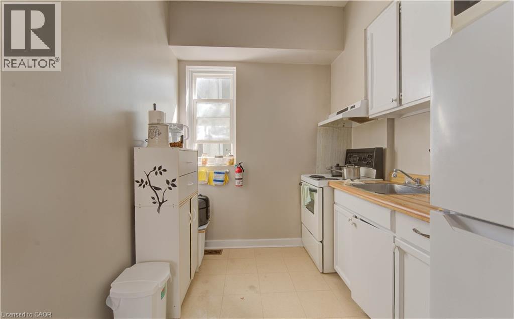 233 LANCASTER Street E - 12