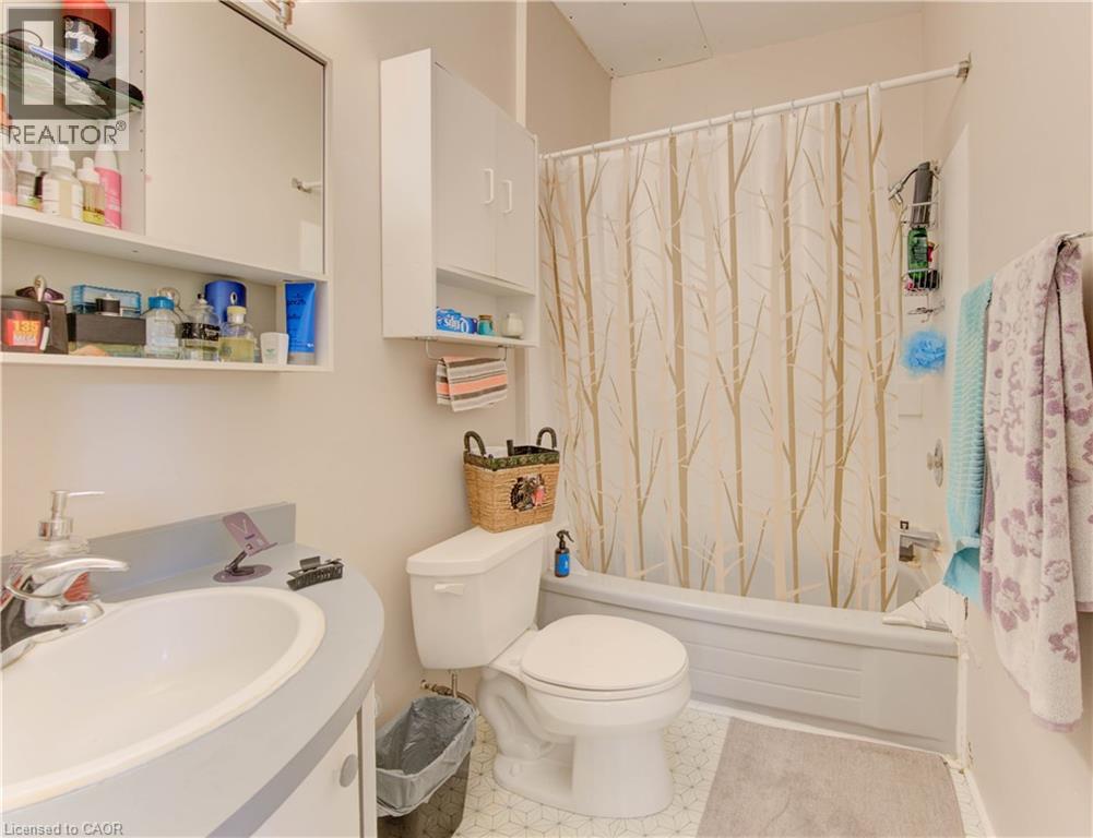 233 LANCASTER Street E - 14