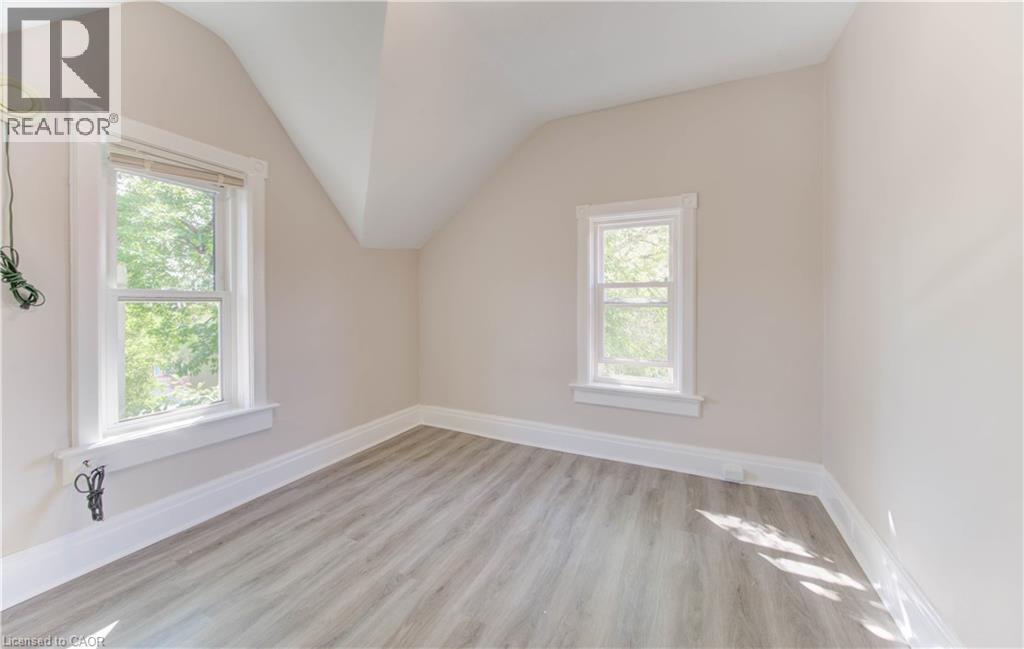 233 LANCASTER Street E - 16