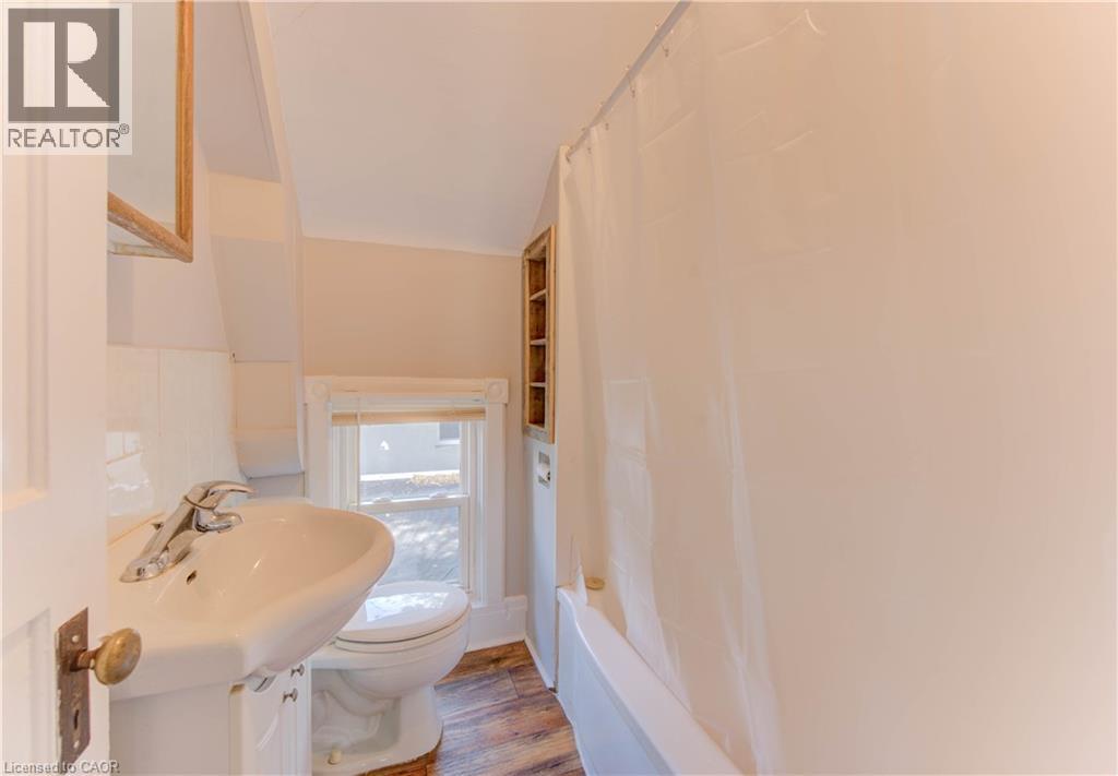 233 LANCASTER Street E - 17