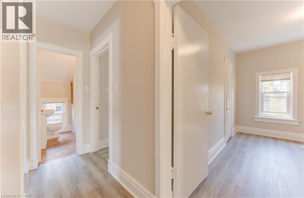 233 LANCASTER Street E - 22