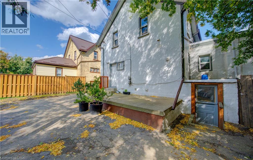 233 LANCASTER Street E - 23