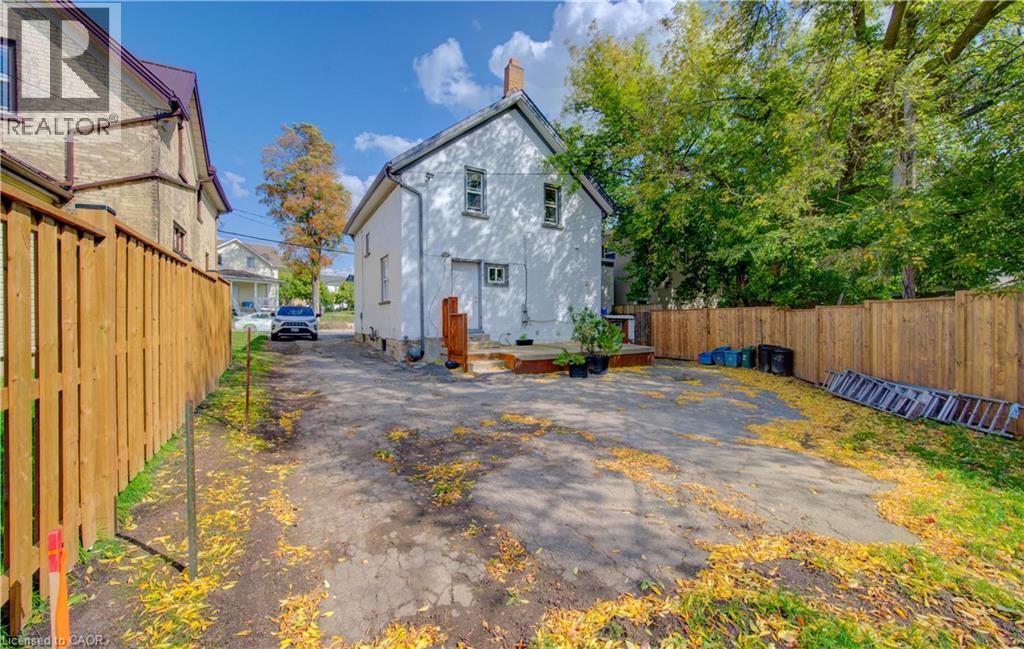 233 LANCASTER Street E - 30