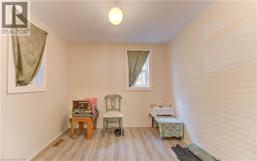 233 LANCASTER Street E - 7