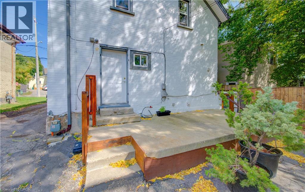 233 LANCASTER Street E - 9