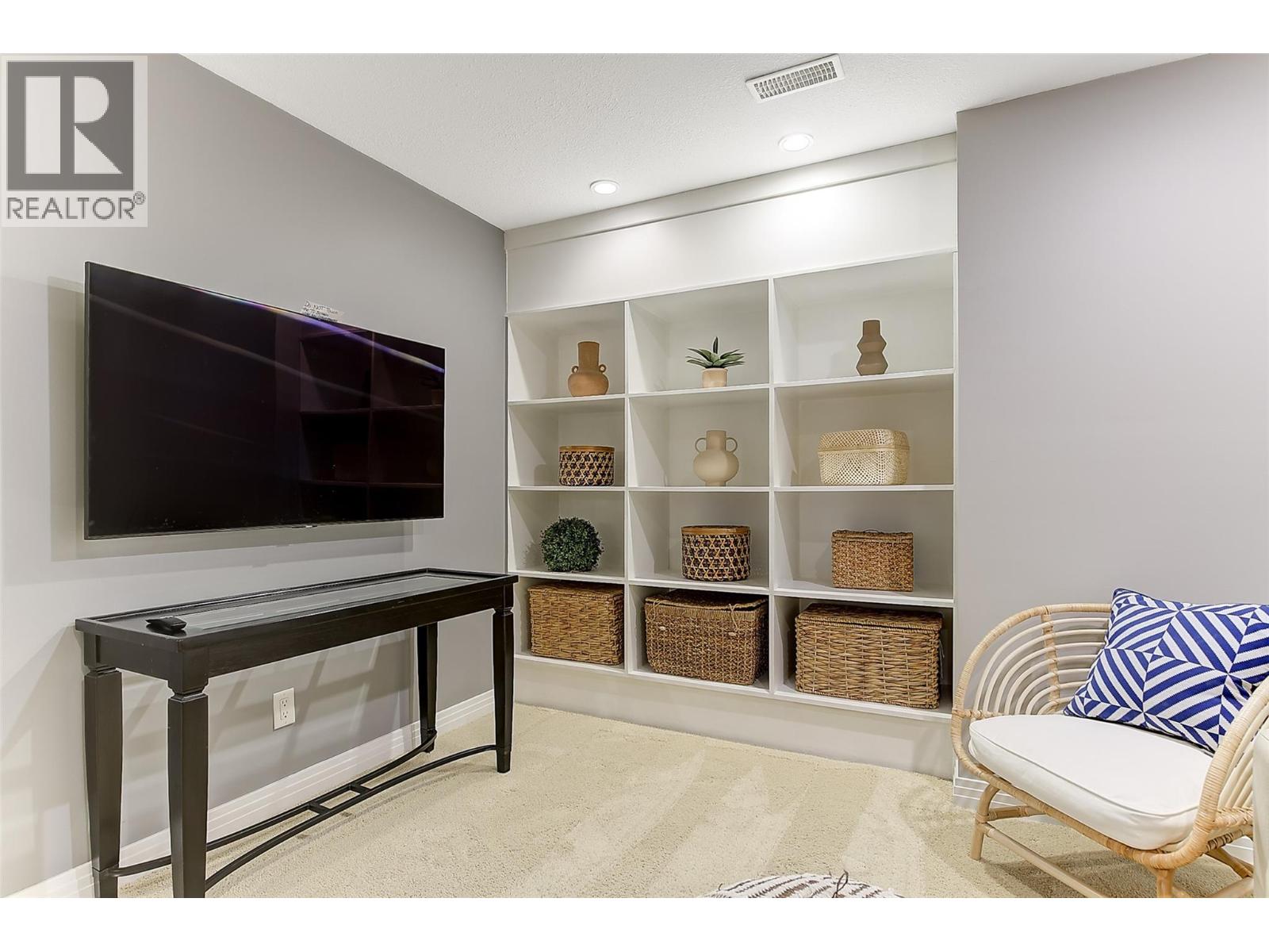 #19 328 Providence Avenue - 26