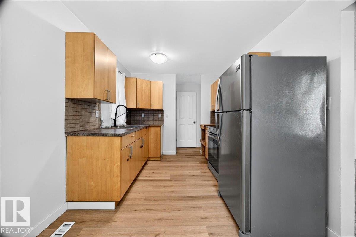 16904 91 ST NW - 15