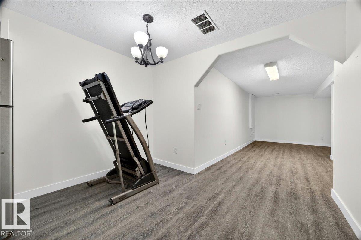 16904 91 ST NW - 36