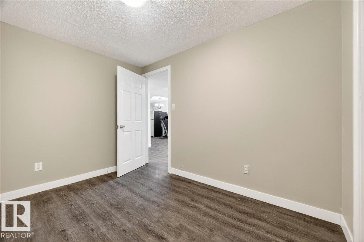 16904 91 ST NW - 43