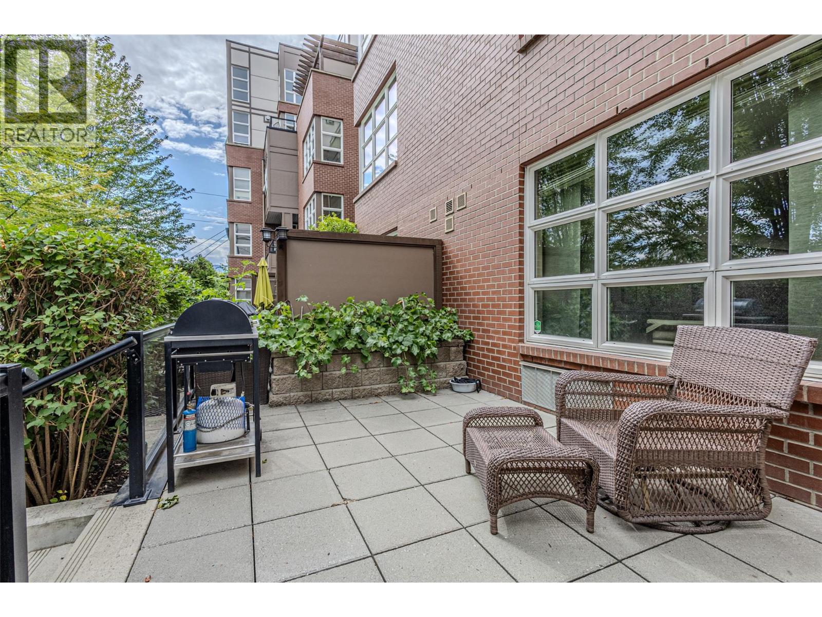 #106 700 Martin Avenue - 16