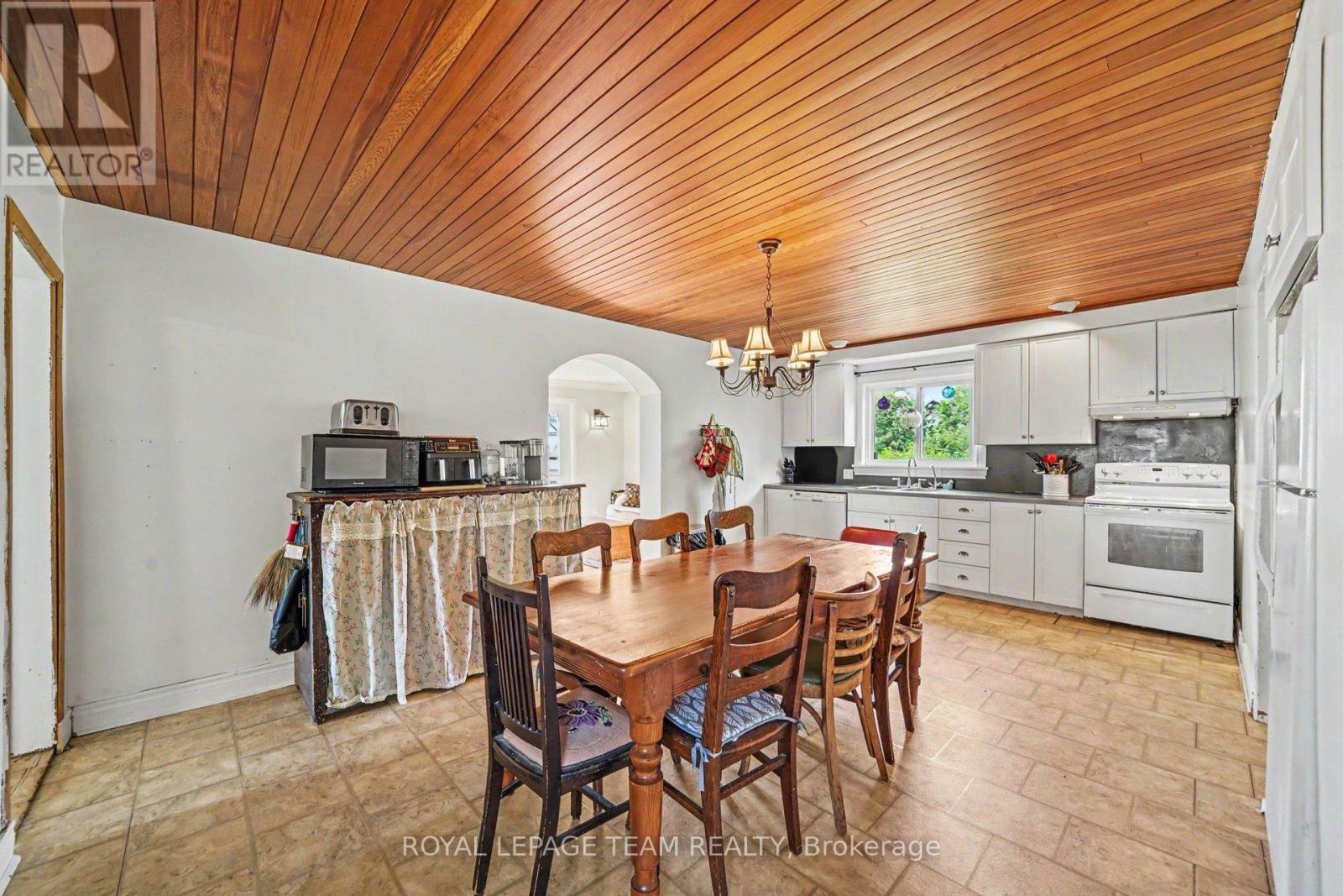 5 Bed, 3 Bath House for Sale in Ottawa – 3648 DALMAC ROAD, Ottawa – MLS# X13441942 - Image 8