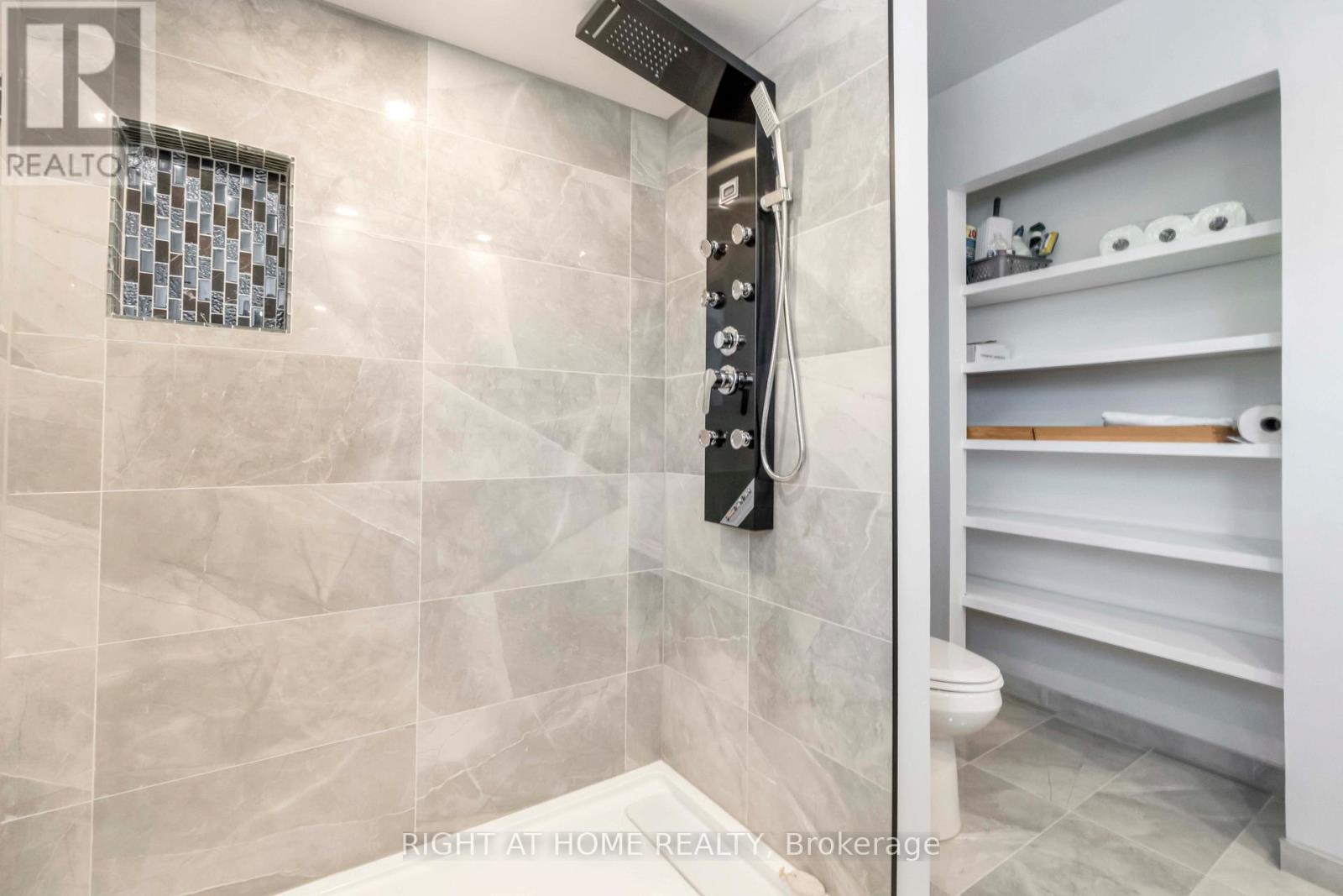 #3 21 MIDLAND CRESCENT - 13