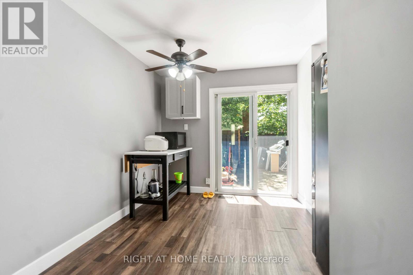 #3 21 MIDLAND CRESCENT - 15
