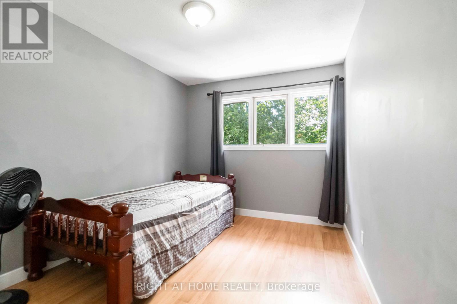 #3 21 MIDLAND CRESCENT - 16