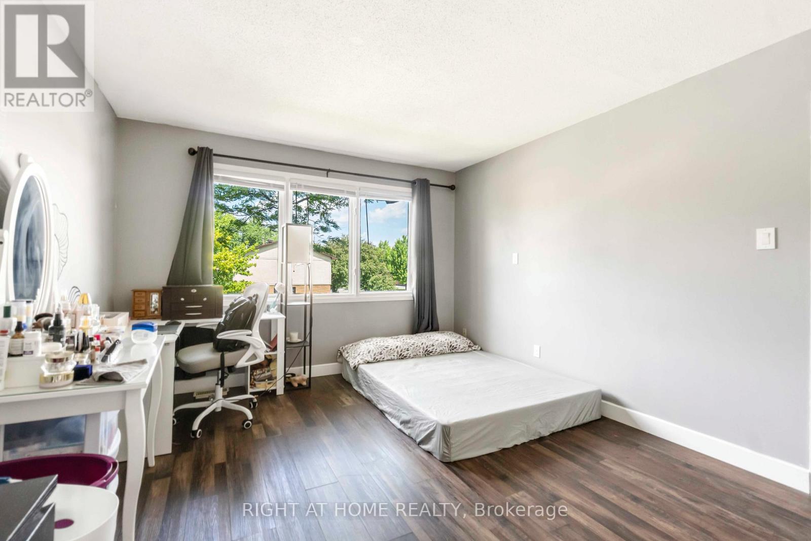 #3 21 MIDLAND CRESCENT - 20