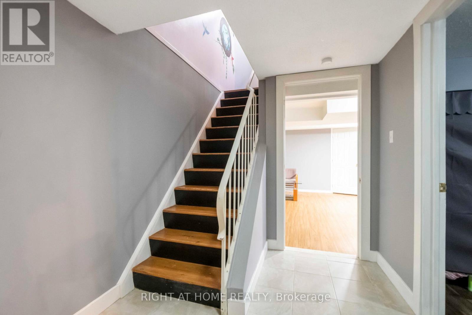 #3 21 MIDLAND CRESCENT - 21