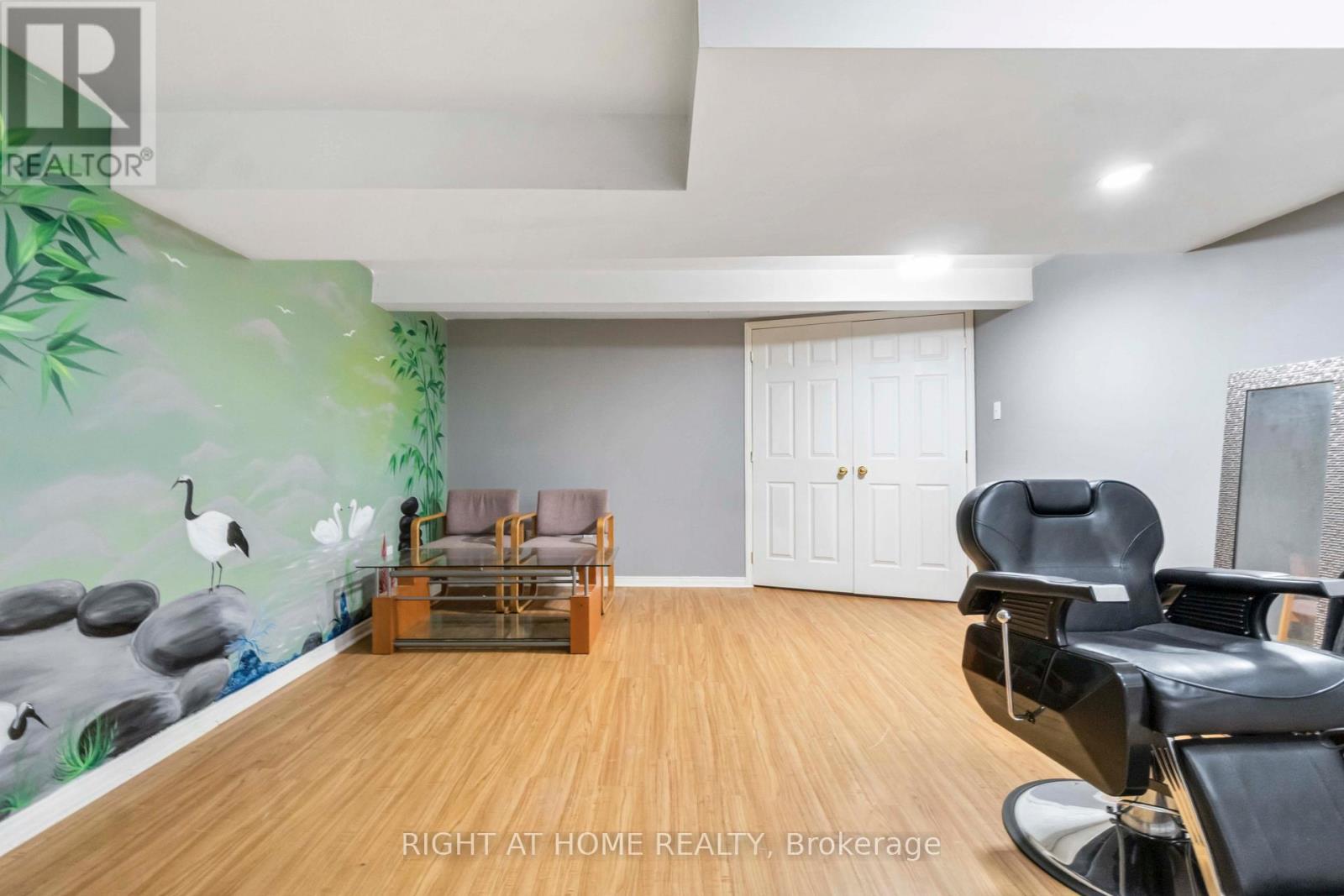 #3 21 MIDLAND CRESCENT - 22