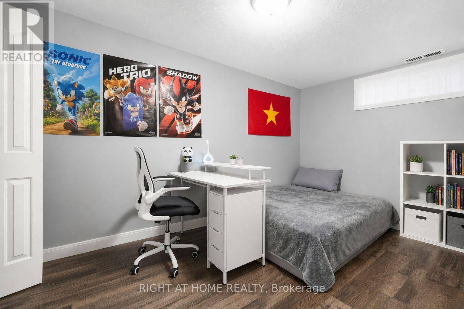 #3 21 MIDLAND CRESCENT - 23