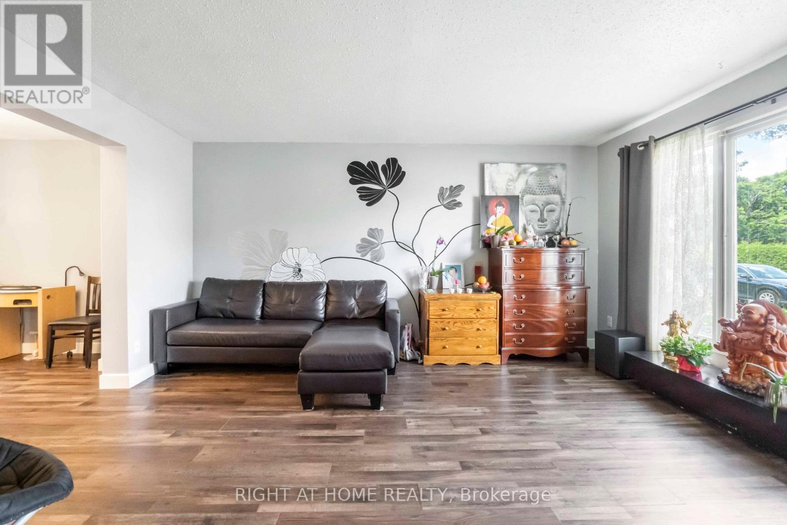 #3 21 MIDLAND CRESCENT - 4