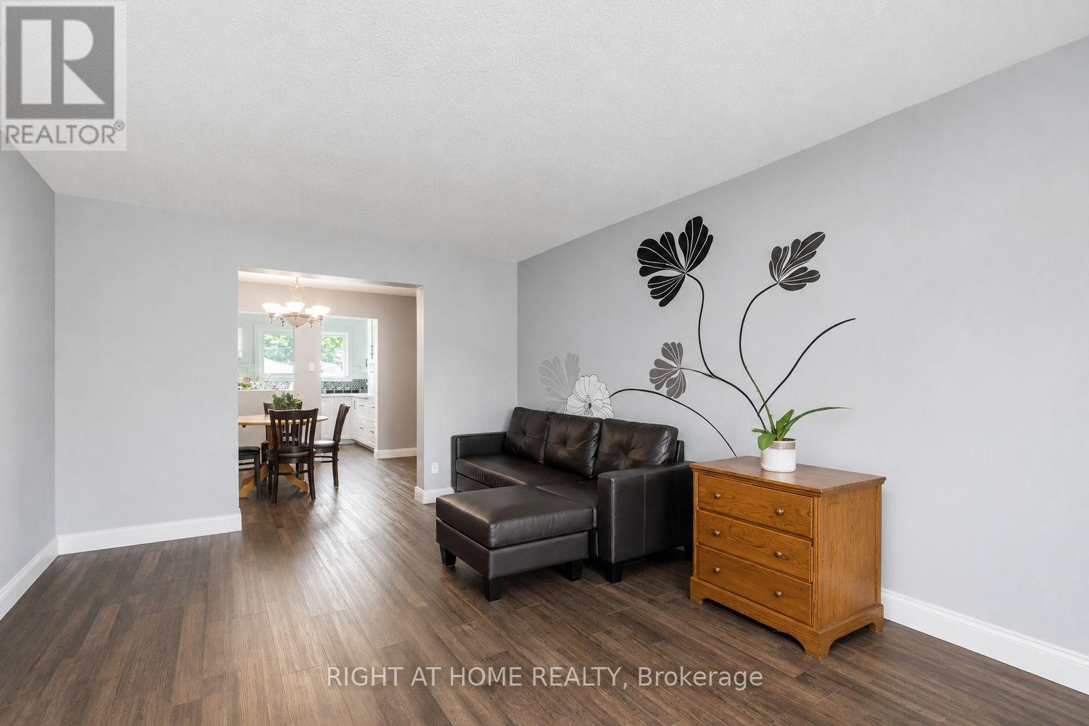 #3 21 MIDLAND CRESCENT - 5