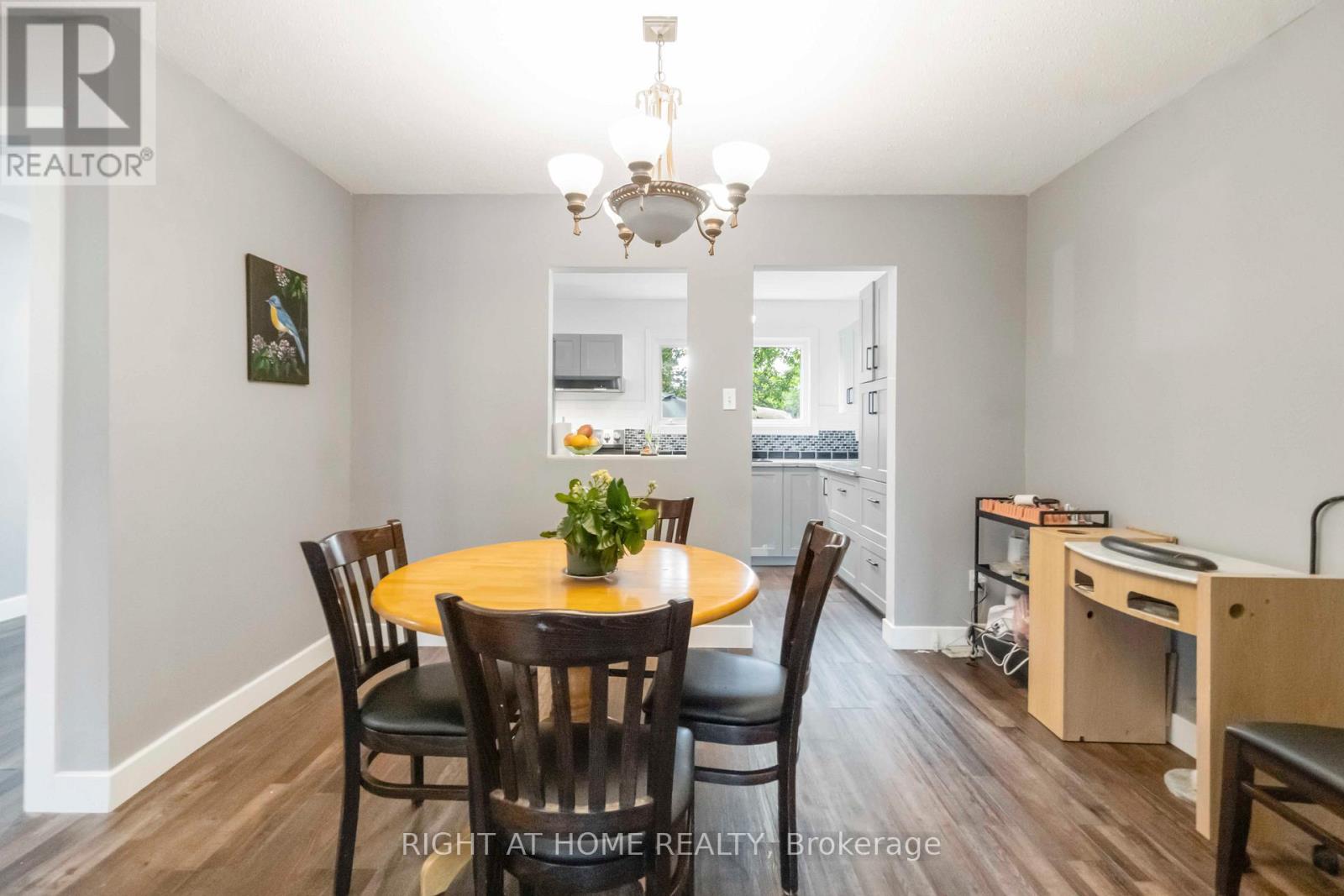 #3 21 MIDLAND CRESCENT - 8