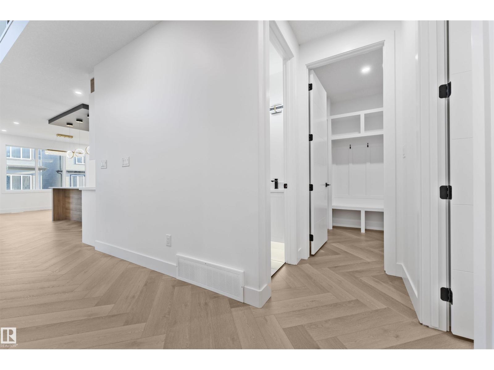 4305 36 ST - 16