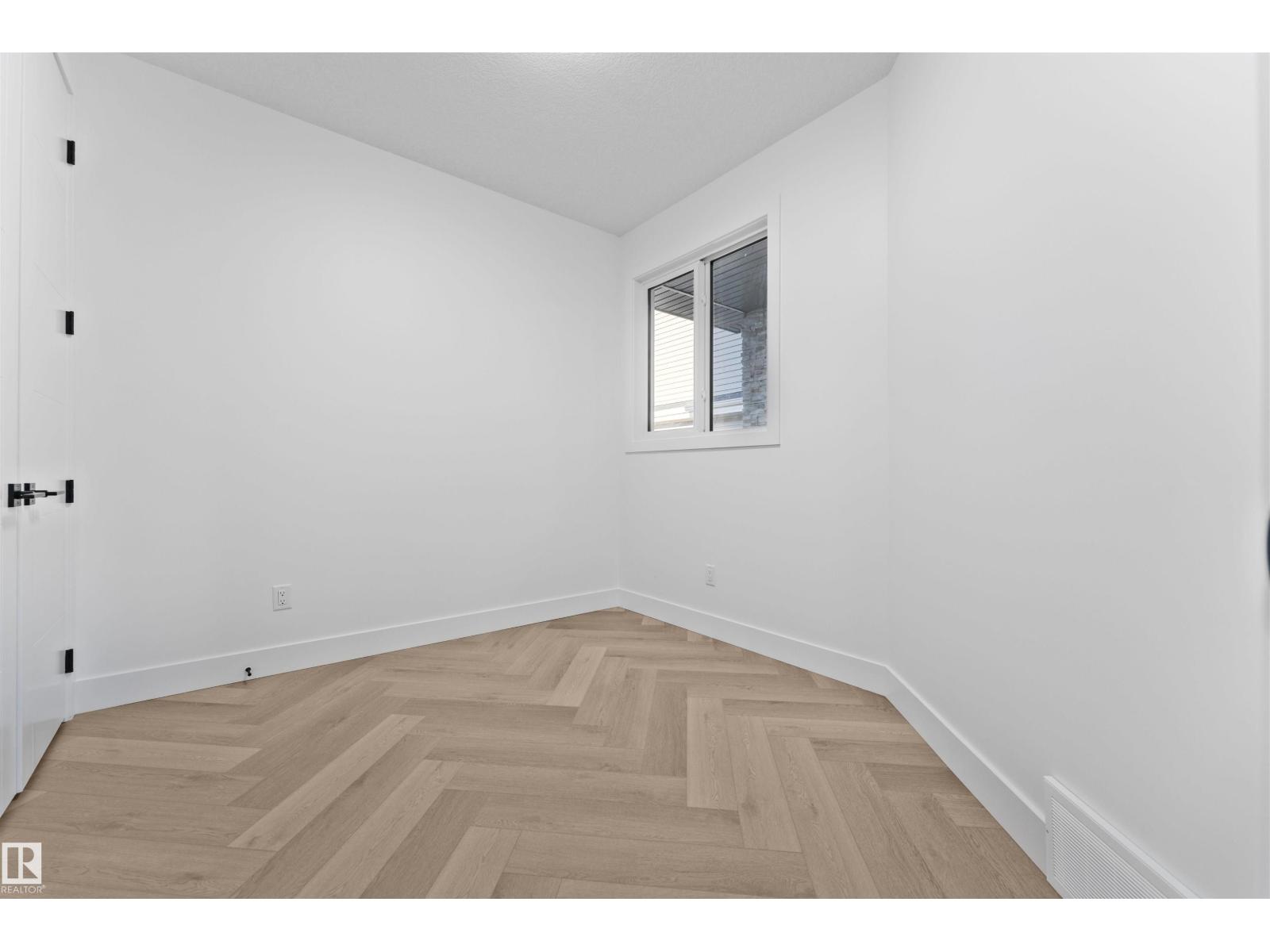 4305 36 ST - 17