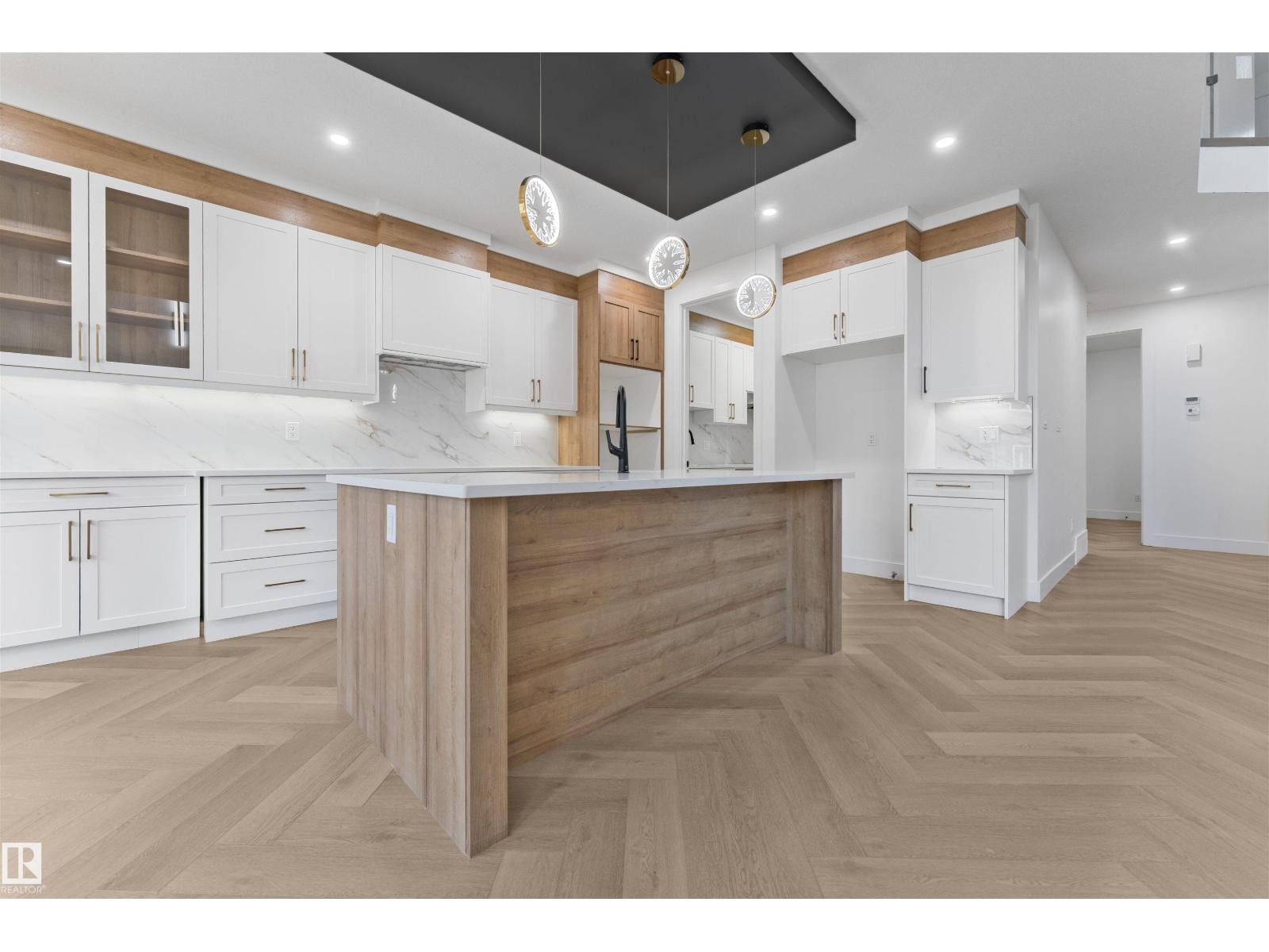 4305 36 ST - 22