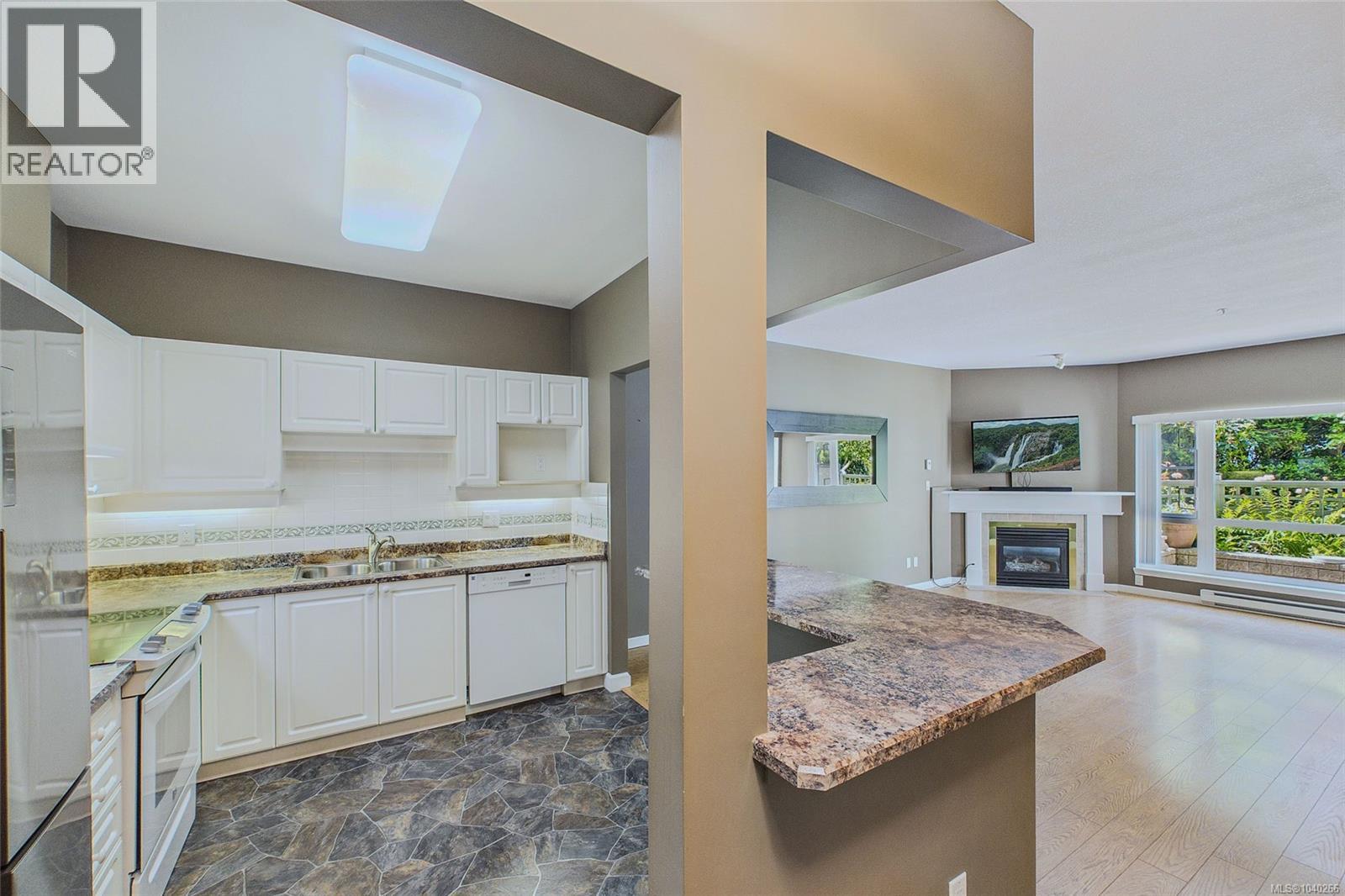 #101 5650 Edgewater Lane - 10