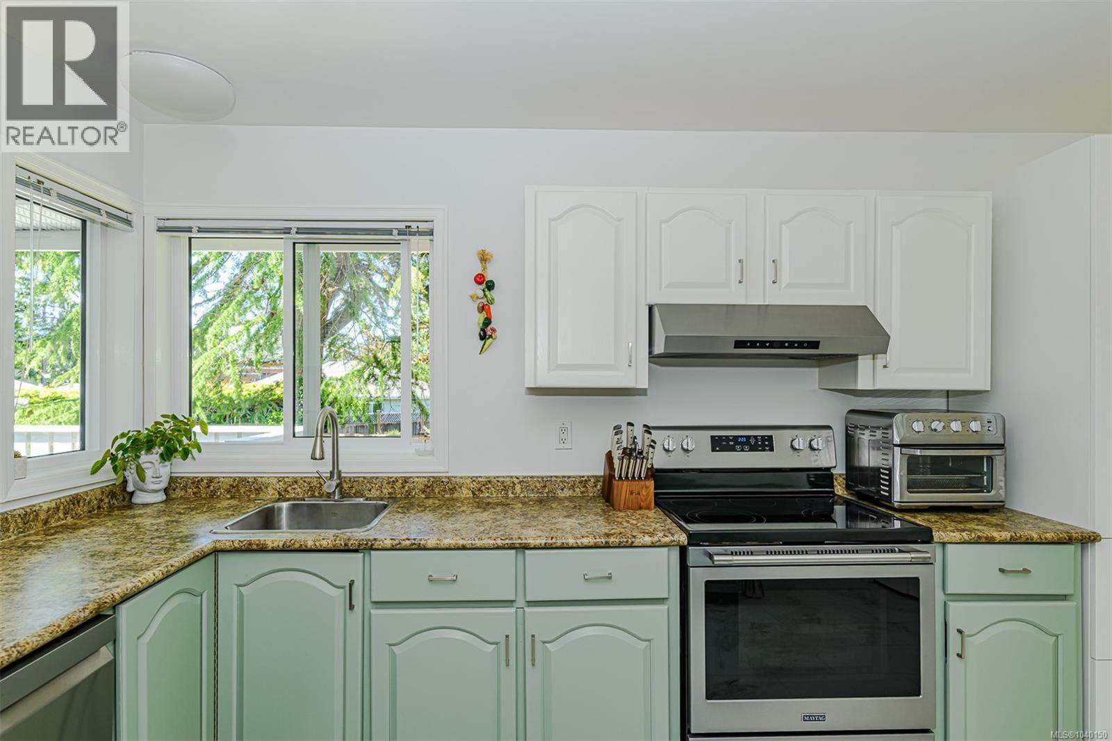 15 3966 Cedar Hill Cross Road, Saanich