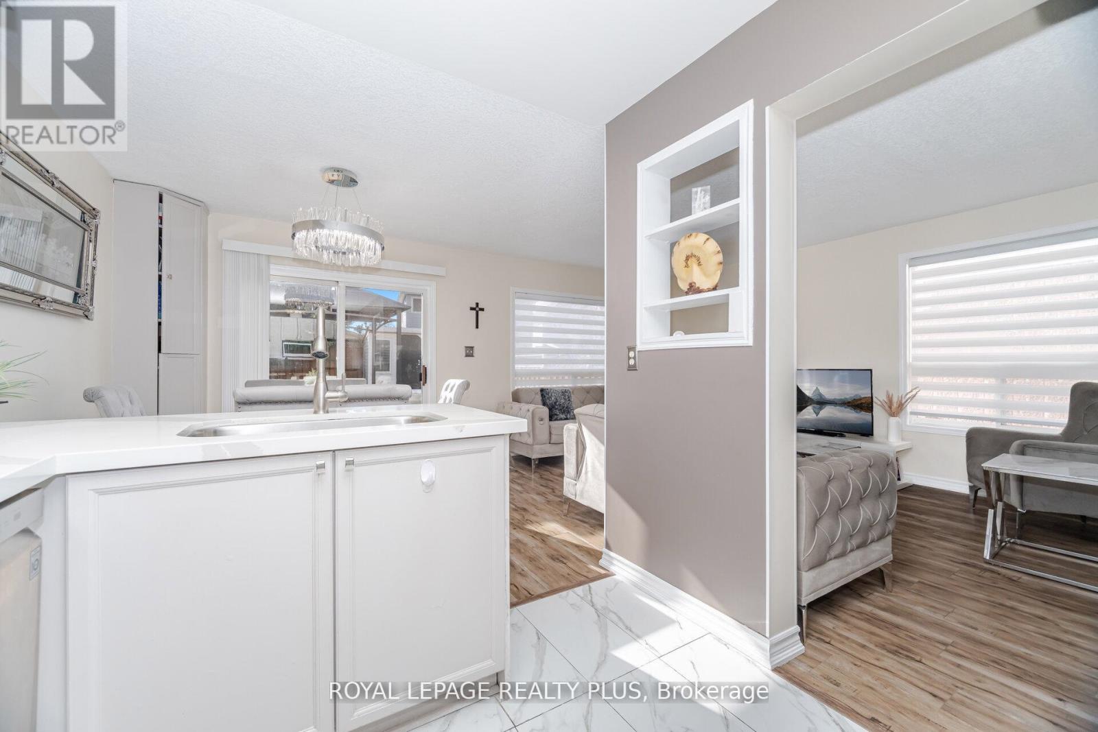 35 JERRY DRIVE - 16