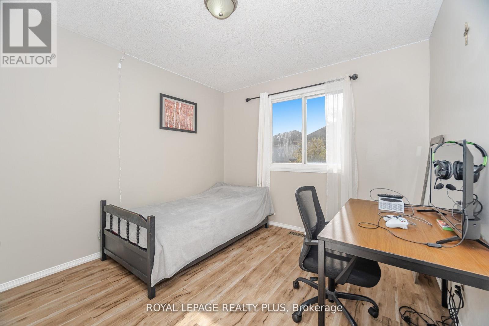 35 JERRY DRIVE - 27