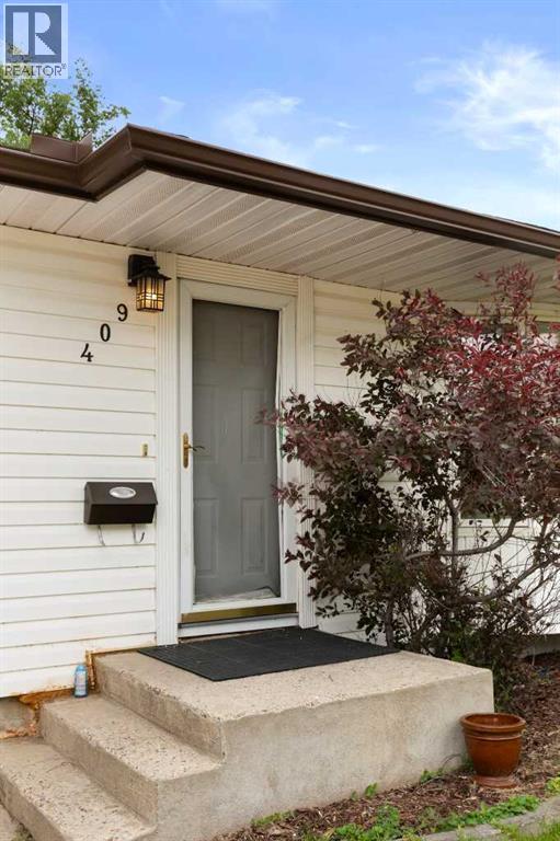 409 8 Street NE - photo 3