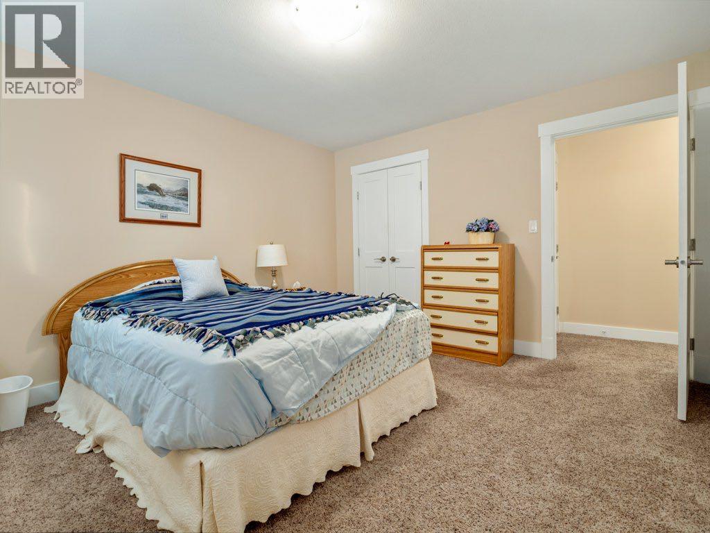 627 18 Street — photo 31