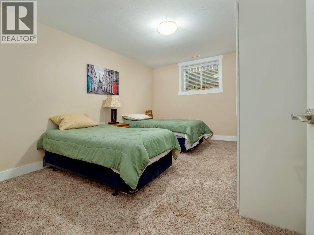627 18 Street — photo 33