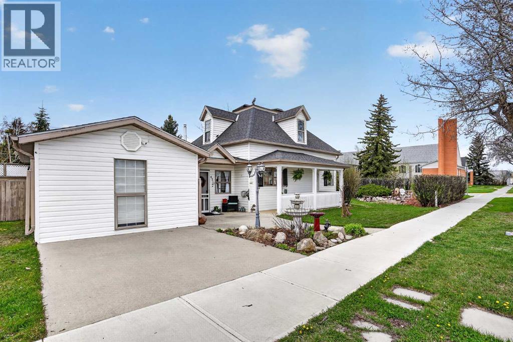 4717 2 Street W - 3