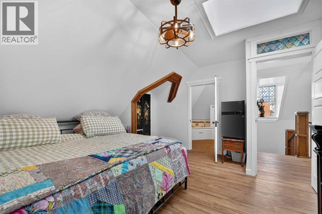 4717 2 Street W - 30