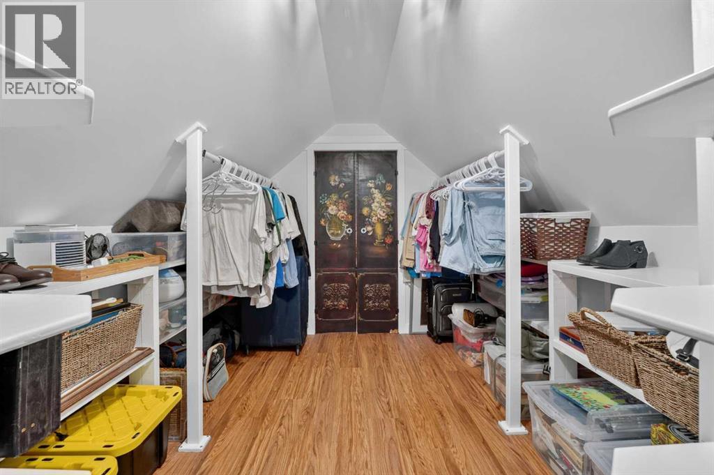 4717 2 Street W - 32