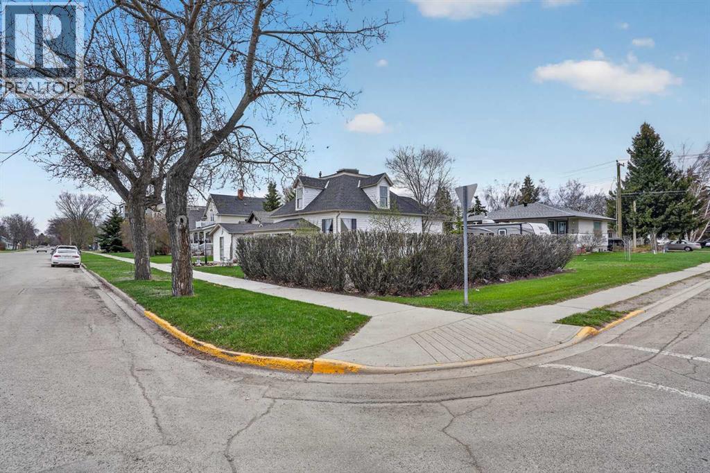 4717 2 Street W - 50
