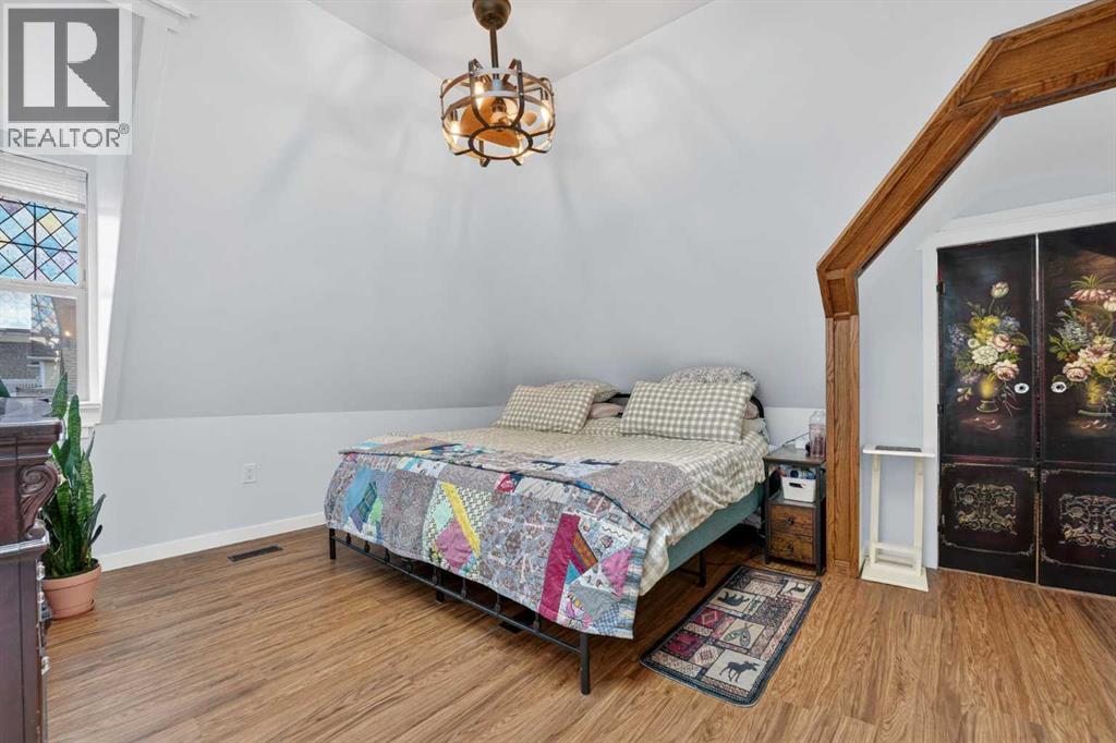 4717 2 Street W - 29