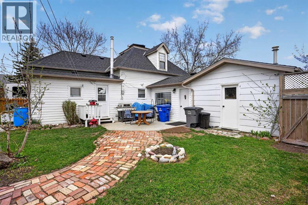 4717 2 Street W - 47