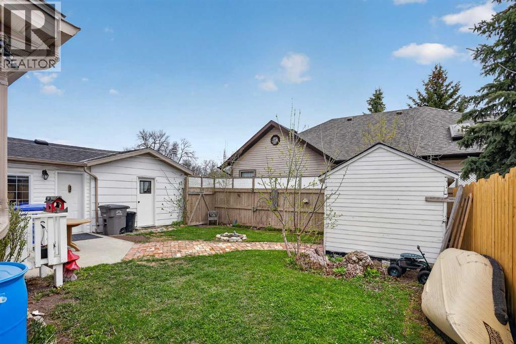 4717 2 Street W - 46