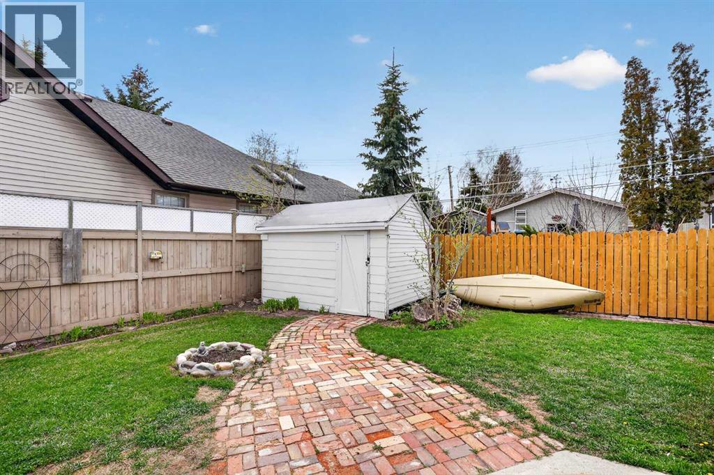 4717 2 Street W - 48