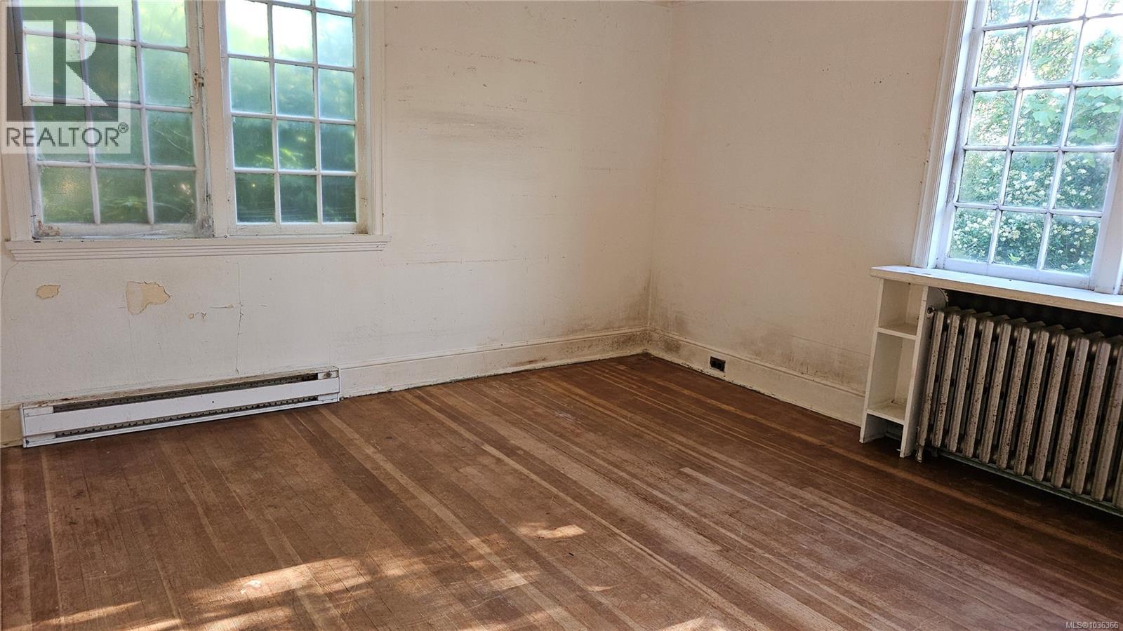 832 Lampson St - 12