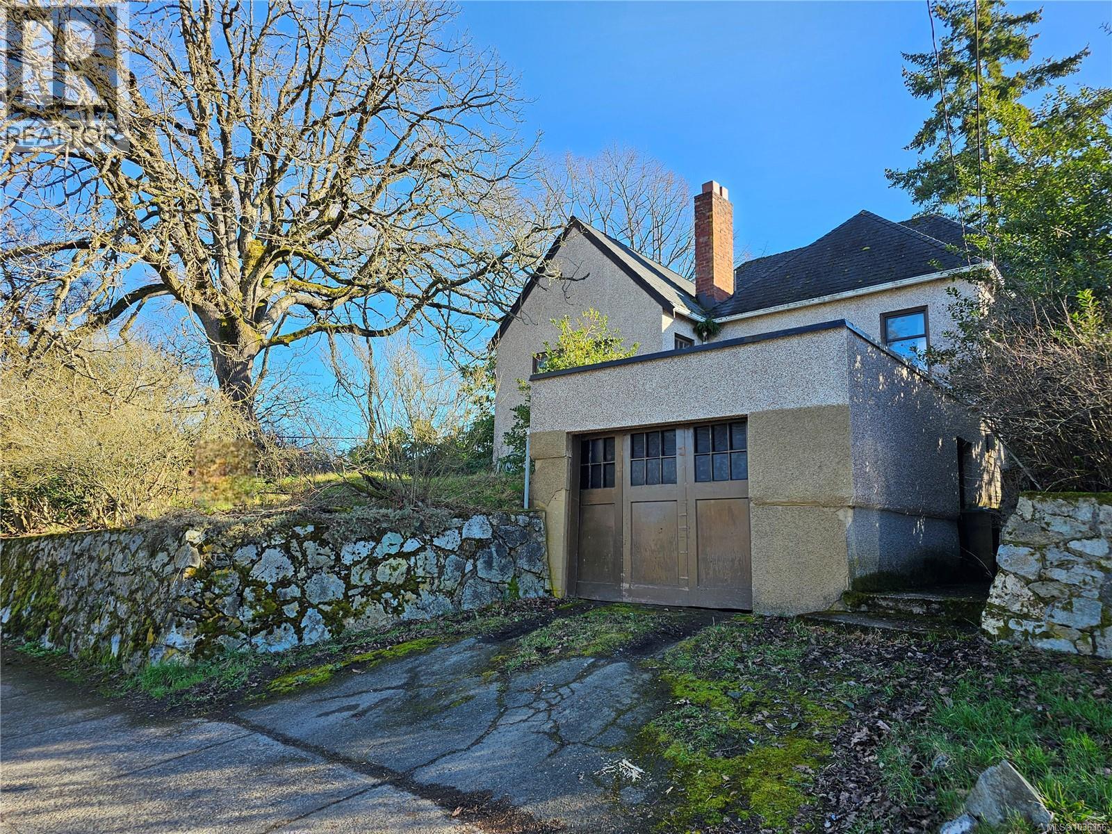 832 Lampson St - 4