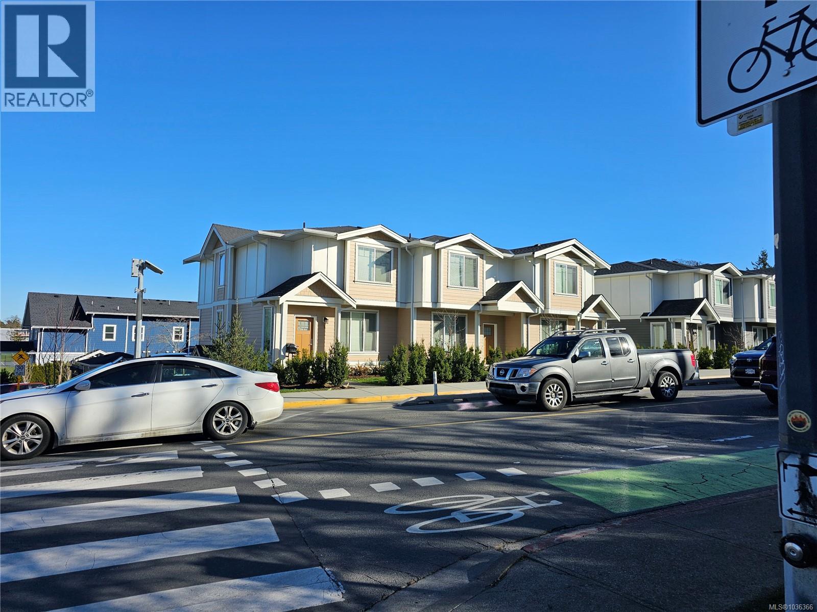 832 Lampson St - 8