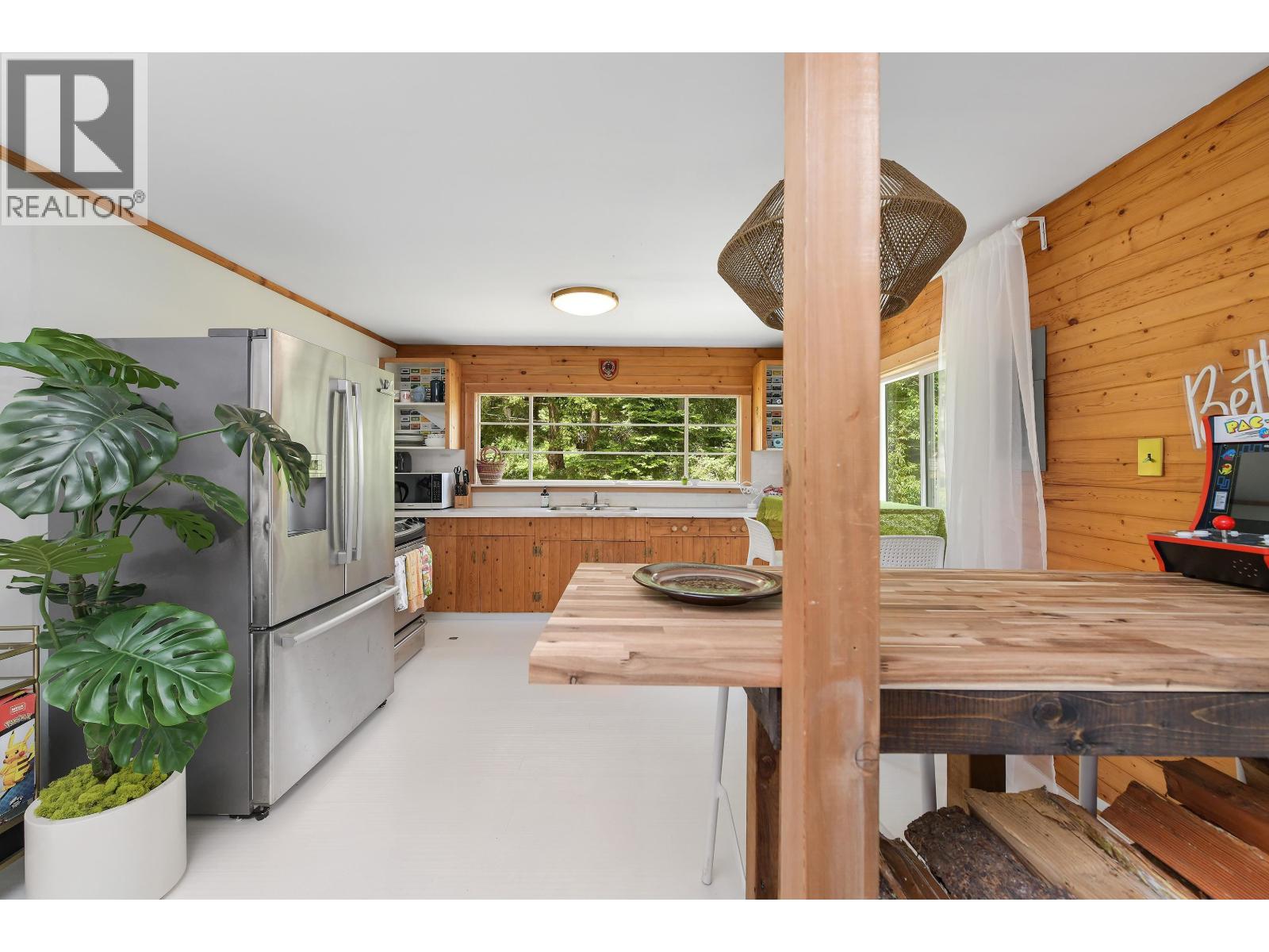 222 SKANA GATE ROAD, Mayne Island