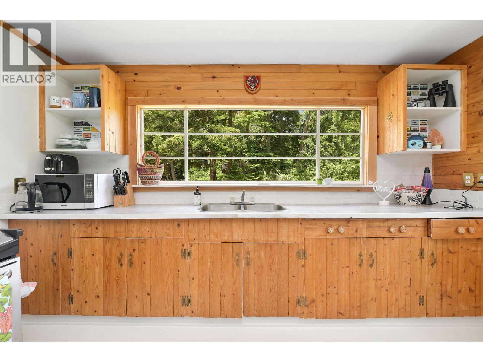 222 SKANA GATE ROAD, Mayne Island